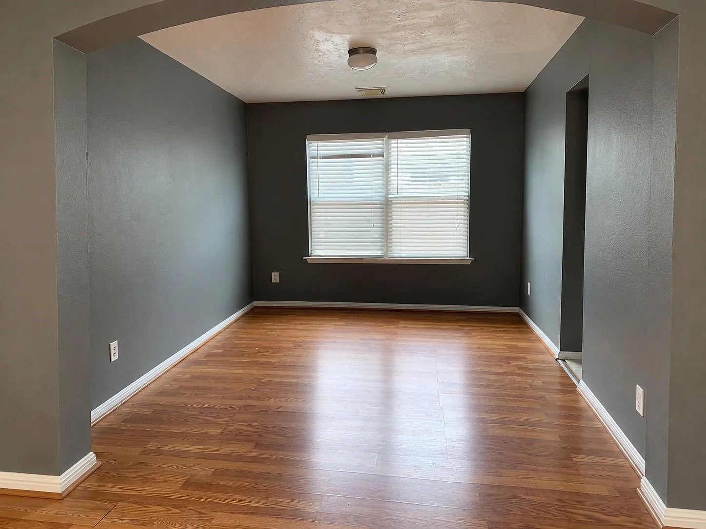 4 bed, 2.5 bath, 1950 sqft, $2,100 — Photo 4
