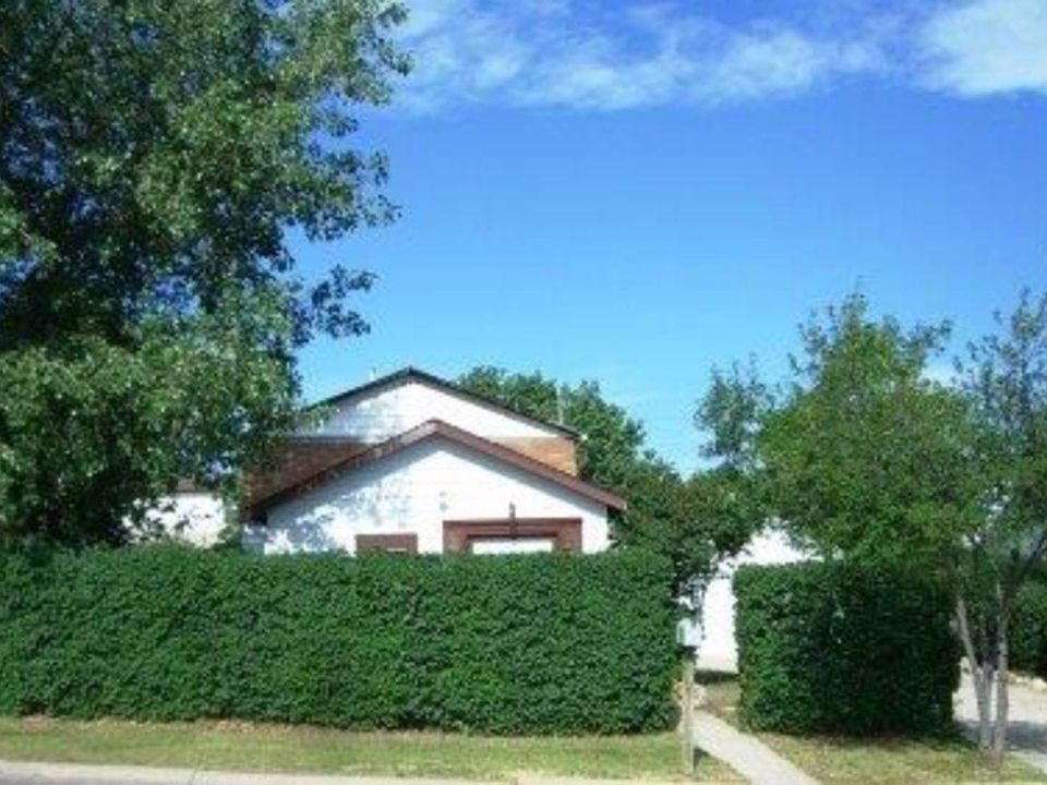1st image of 817 Ash Ave