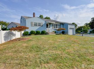 27 Westminster Pl, Edison, NJ 08817