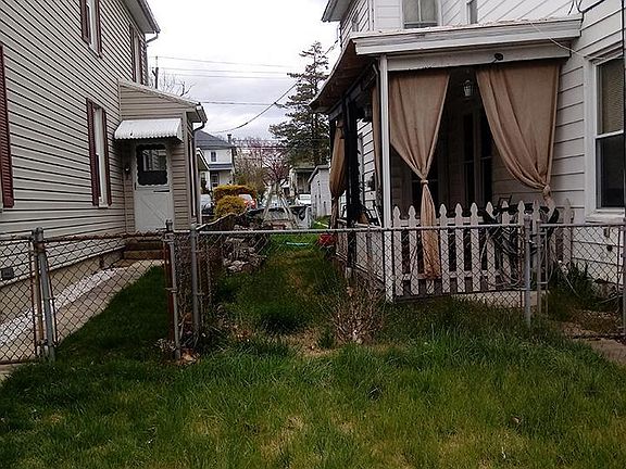 2nd image of 2830 Banks St