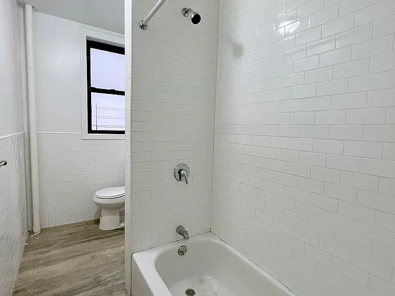 35 Central Park N #4D — Photo 10