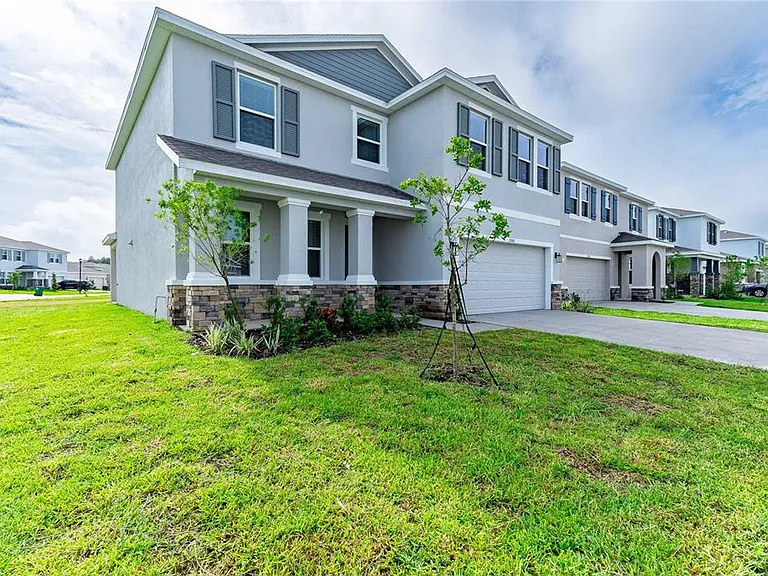 2560 Warren Acres Blvd — Photo 2