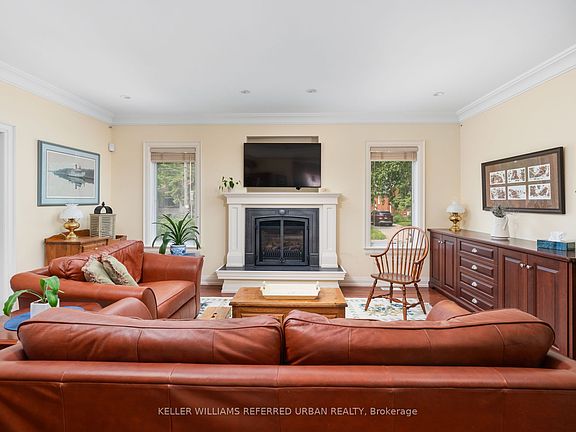 3rd image of 317 Rathburn Rd