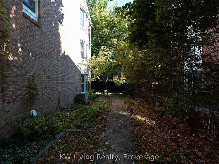 96 Confederation Way — Photo 17