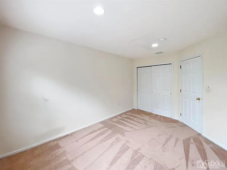 48 Berkshire Way — Photo 14