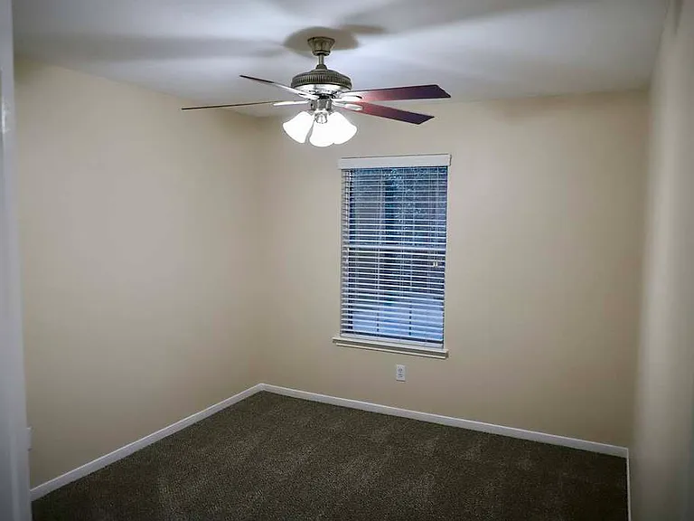 7407 Saxon Hill Ln — Photo 19
