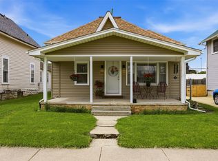 826 10th St SW, Cedar Rapids, IA 52404