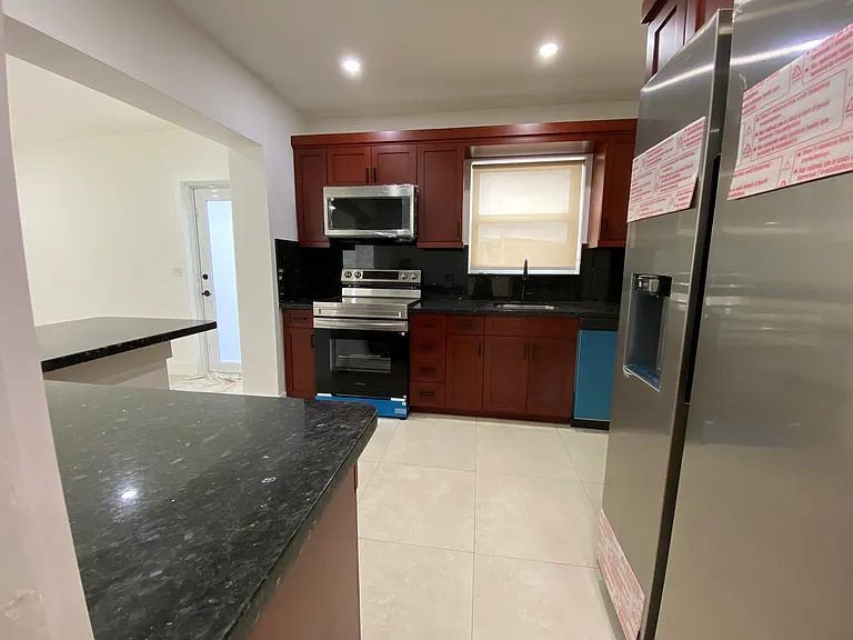 3250 SW 18th Ter — Photo 14
