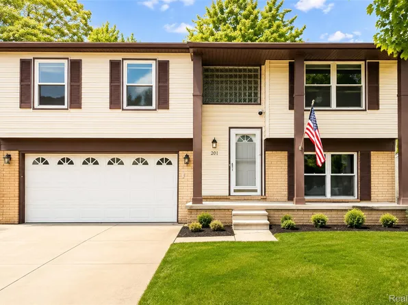 201 Charterhouse Dr, Canton, MI 48188
