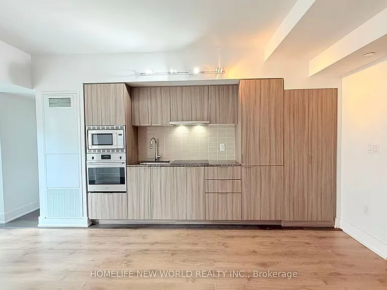 955 Bay St #814 — Photo 12