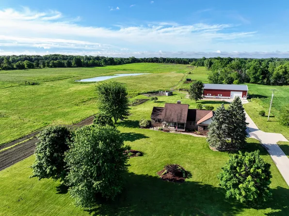 2189 W Vermontville Hwy, Charlotte, MI 48813