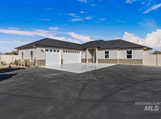 900 W Greenhurst, Nampa, ID 83686