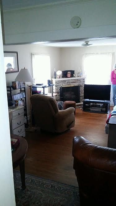 2nd image of 303 Dogwood Ln