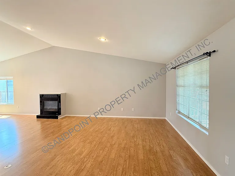 1204 Forsythia Ave — Photo 9