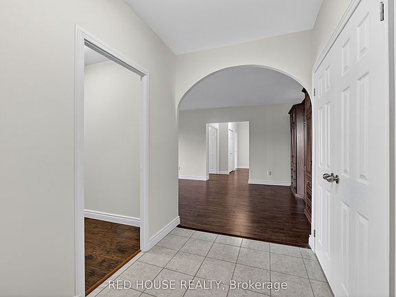 5th image of 5250 Lakeshore Rd #809