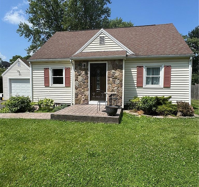 1st image of 3 Springbrook Dr
