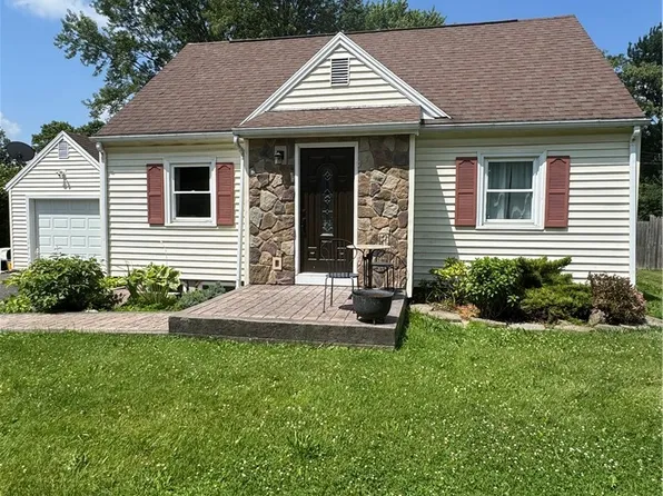 3 Springbrook Dr, North Chili, NY 14514