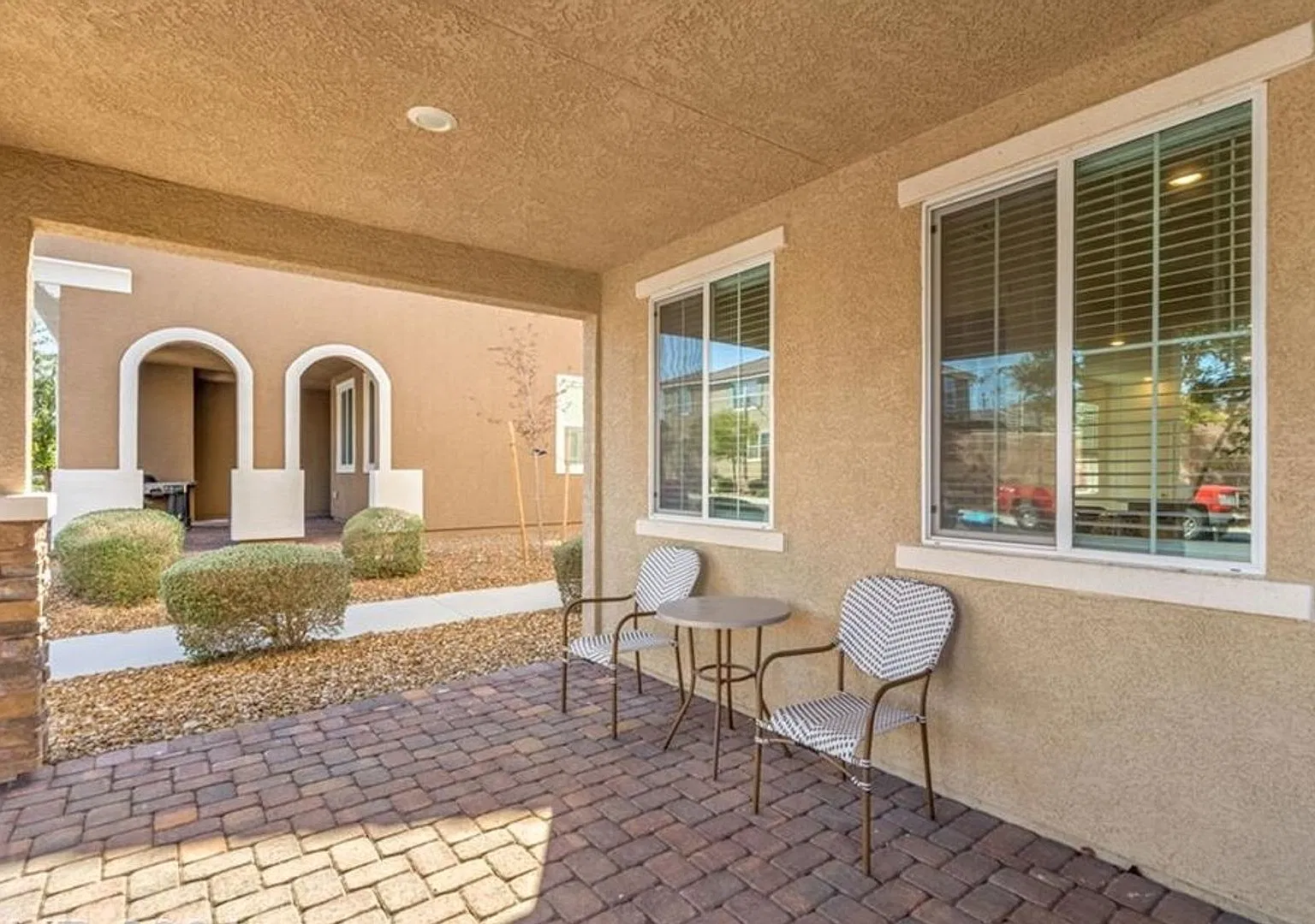 Inspirada town home with attached 2 car garage. — Photo 2