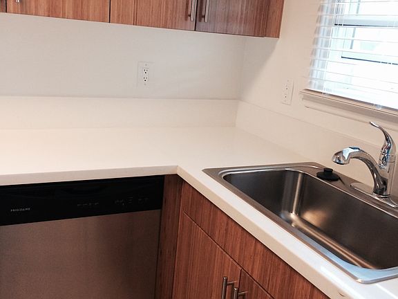 4th image of 8734 1/2 Belford Ave