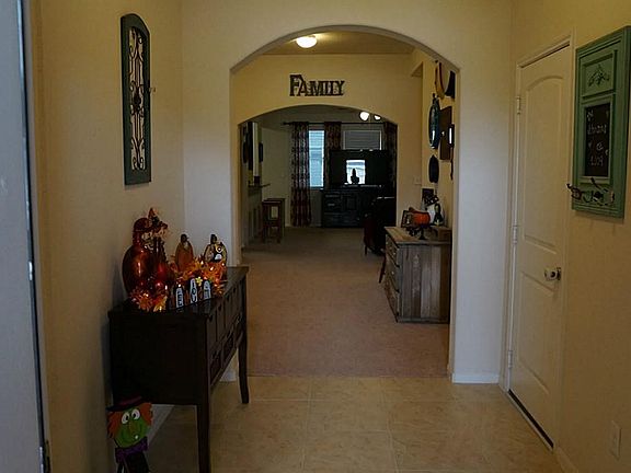 4th image of 4034 Longwood Dr