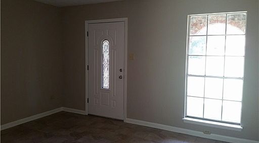 3rd image of 2417 Oxford Dr