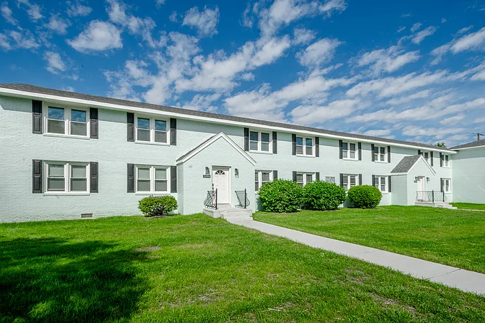 2 bed, 1.0 bath, $1,595 — Photo 2