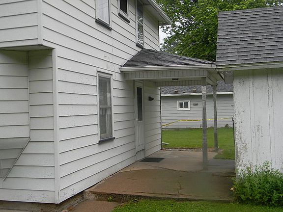 5th image of 535 W Brewster St