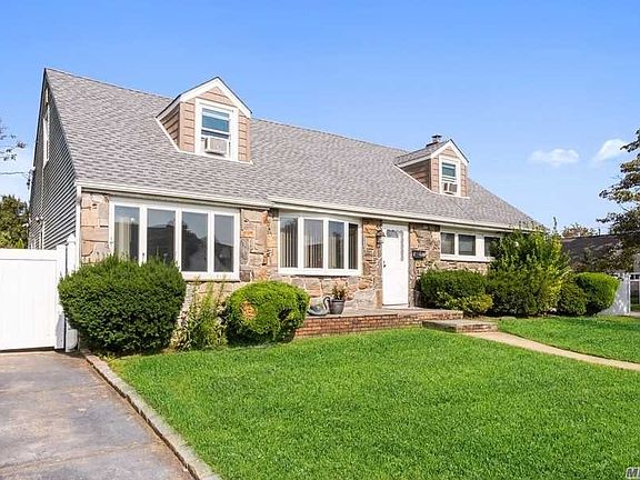 2nd image of 33 Mead Ave