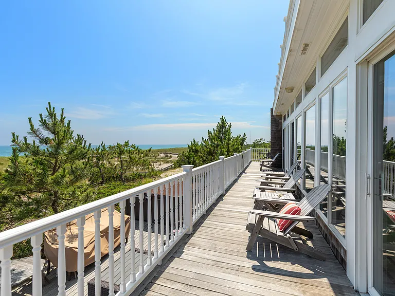 329 Dune Rd — Photo 11