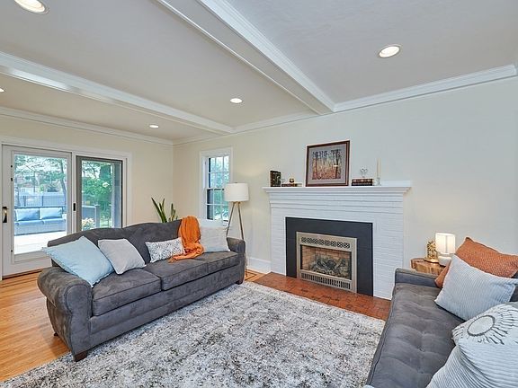 3rd image of 249 Beverly Rd