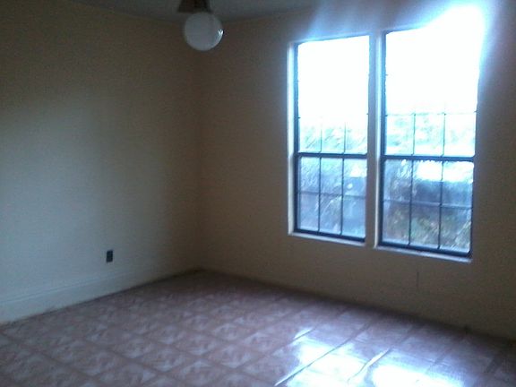 4th image of 2809 E Vickery Blvd