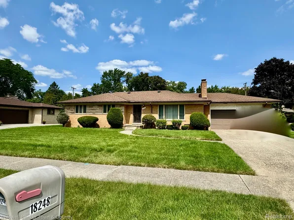 18248 Stratford Dr, Southfield, MI 48075