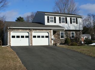 25 Tamarack Ln, East Greenbush, NY 12061
