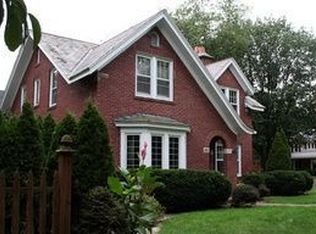 915 W Healey St, Champaign, IL