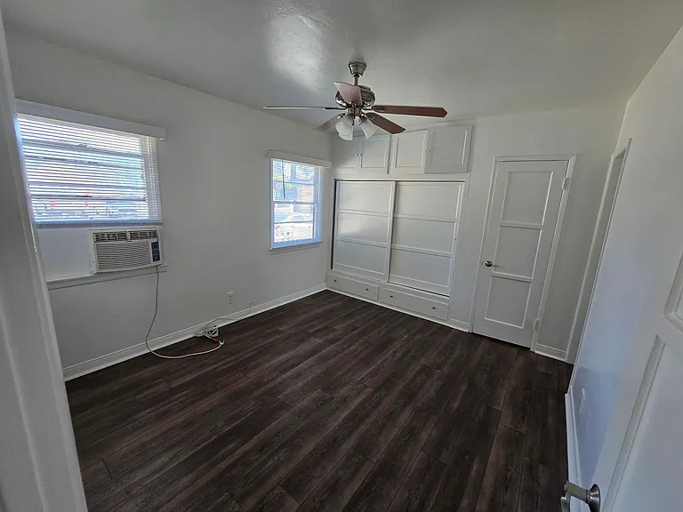 260 W 18th St — Photo 10