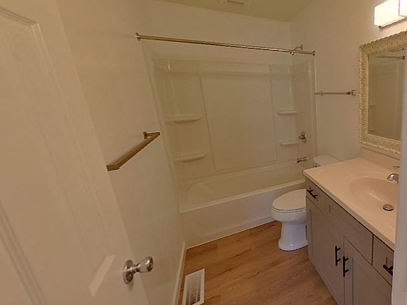 4th image of 2491 Sycamore Ln #2