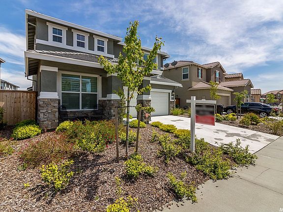 3rd image of 2524 Mead Way