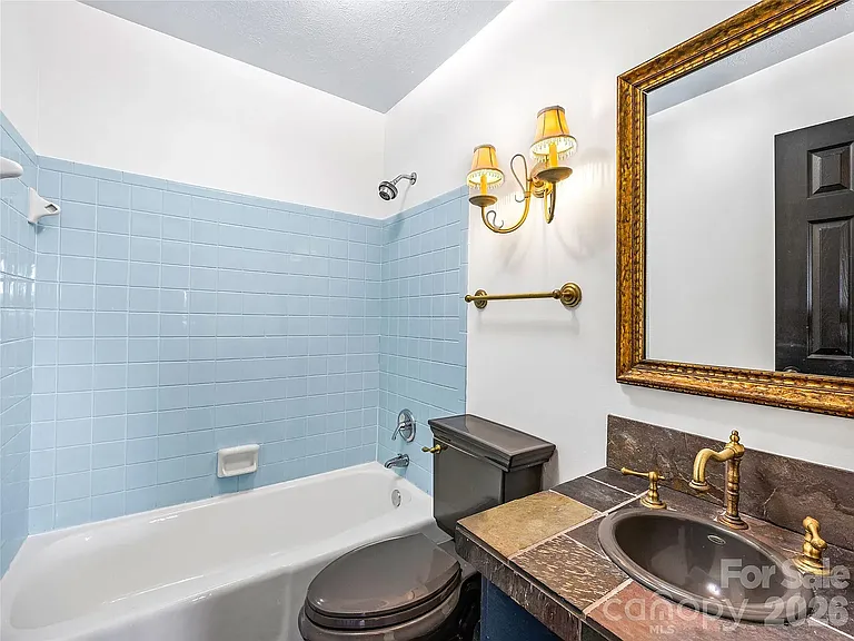34 Southwicke Dr — Photo 2