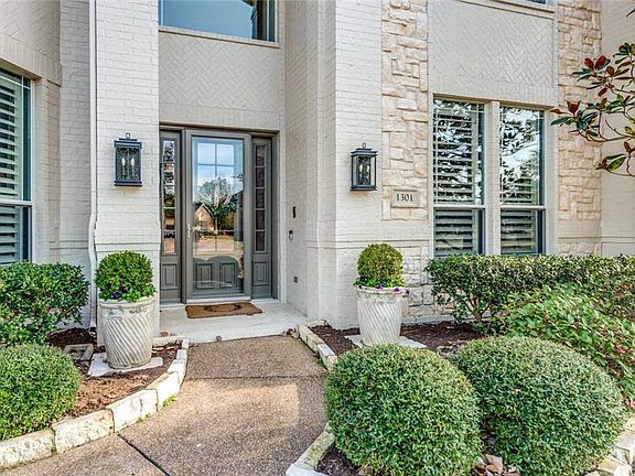4th image of 1301 Bay Meadows Dr