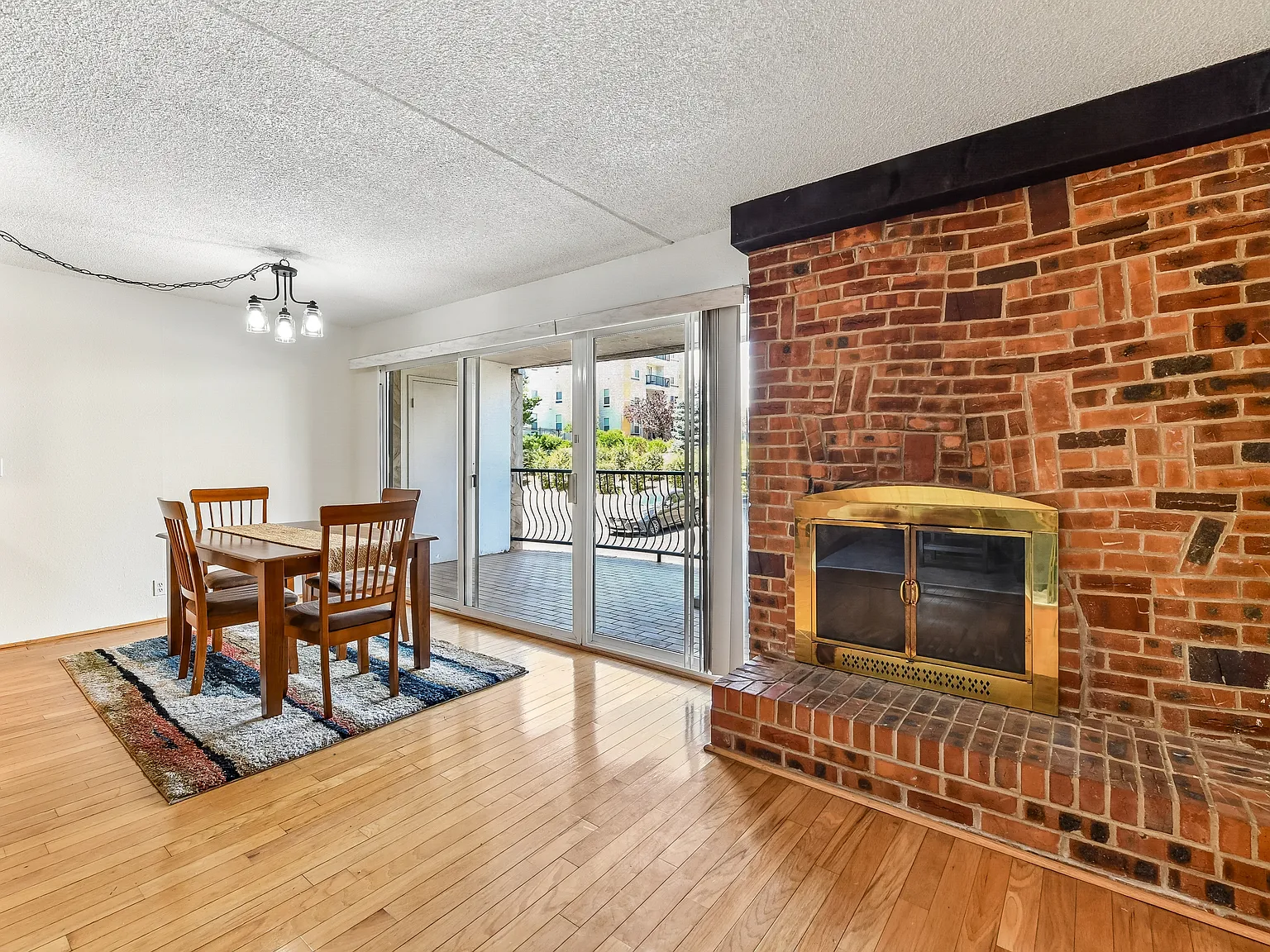 2 bed, 864 sqft, $1,900 — Photo 3