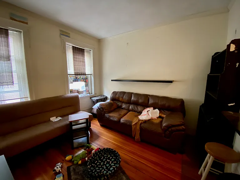 55 Queensberry St #4 — Photo 2