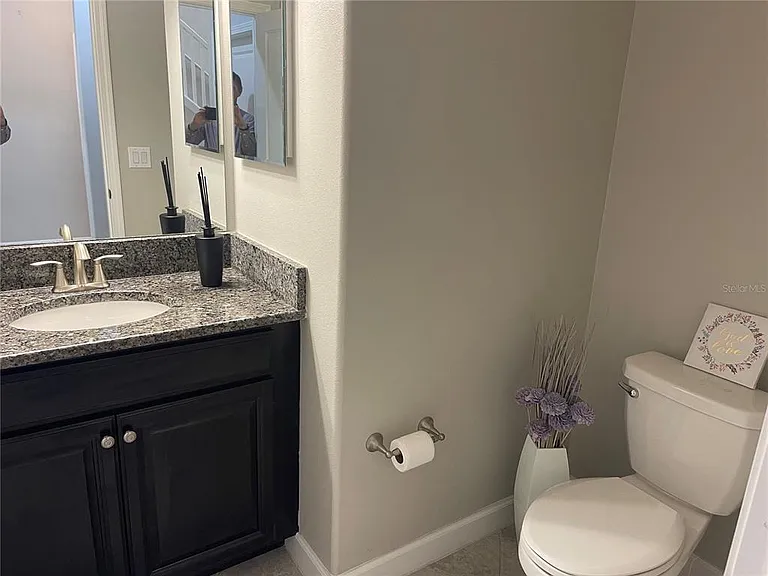 1596 Ludington Ave — Photo 15