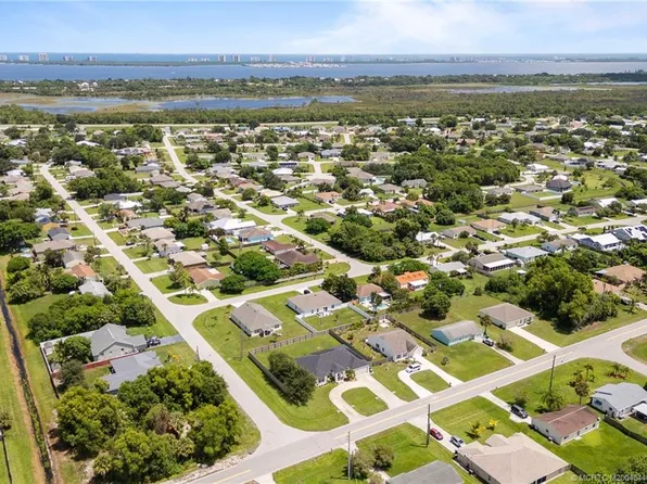 2001 SE Berkshire Blvd, Port Saint Lucie, FL 34952