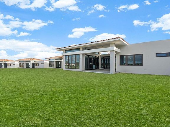 2nd image of 31 Los Lagos