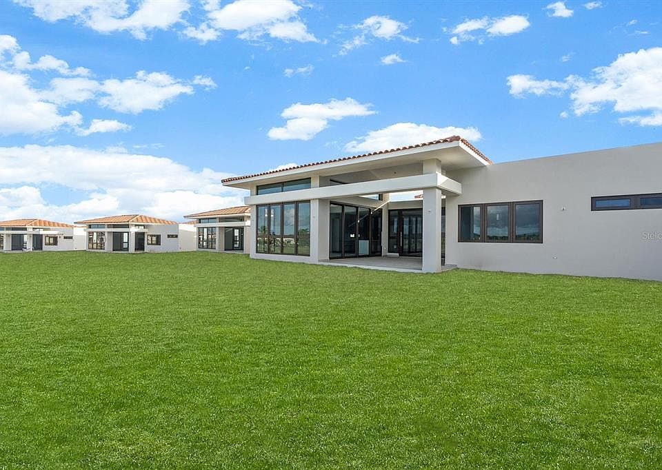 2nd image of 31 Los Lagos