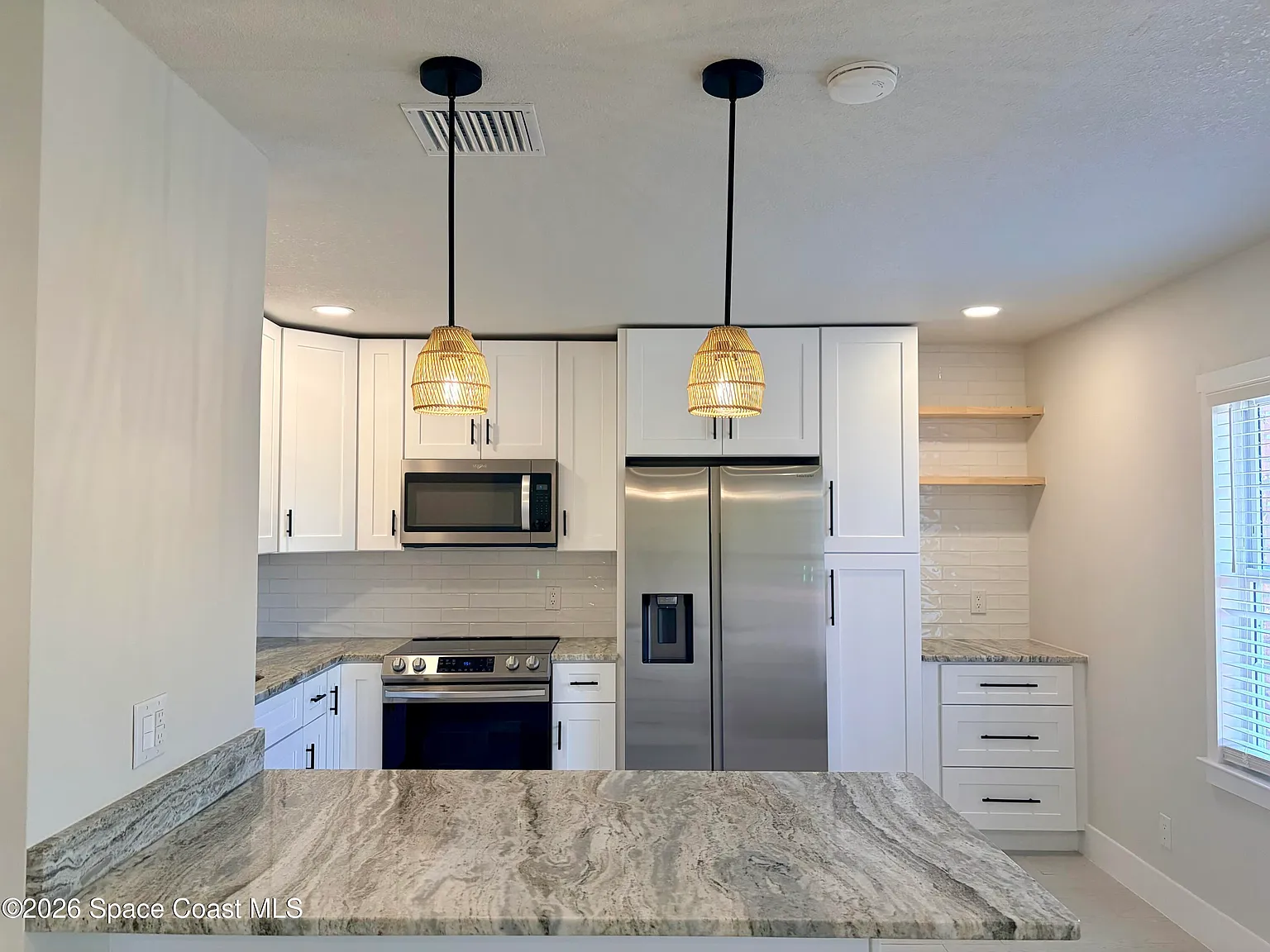 2 bed, 1.0 bath, 810 sqft, $1,600 — Photo 2