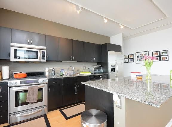 2nd image of 860 W Blackhawk St Unit 1907