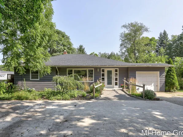 252 Thomas St, Allegan, MI 49010