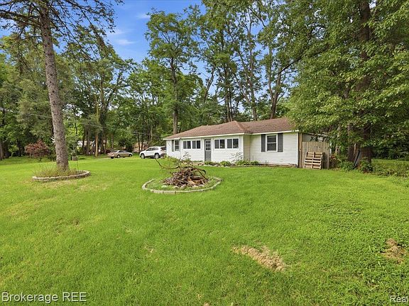 2nd image of 10556 Silver Lake Rd