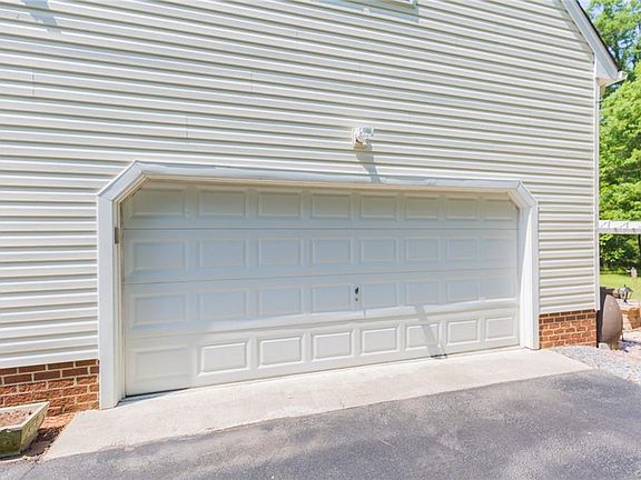4th image of 4293 Cedar Creek Ln